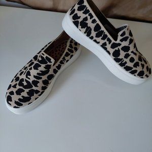 Leopard Print Knit Slip Ons~ Womens Sz 8.5 Like New.